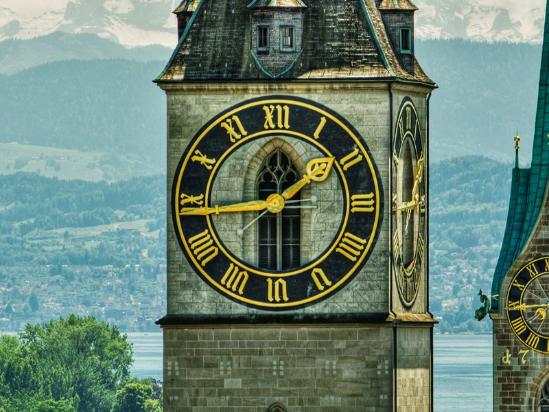 Die Dichte an grossartigen Restaurants und Wein-Locations in Zürich schlägt locker jene von vielen ungleich grösseren Städten. Den unvergleichlichen Charme der kleinen Metropole gibt es gratis dazu.
