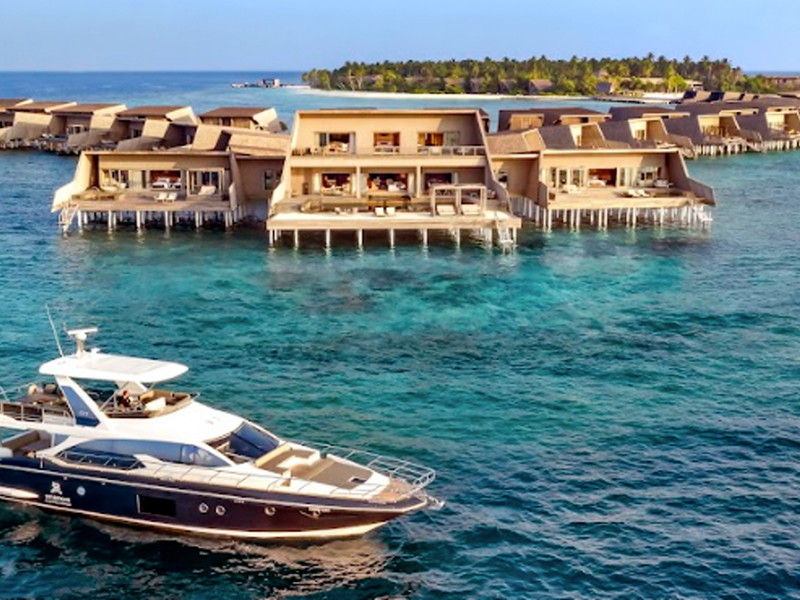 Luxuriöse »Robinson-Crusoe-Träume« können im Edel-Inselresort auf den Malediven Realität werden.