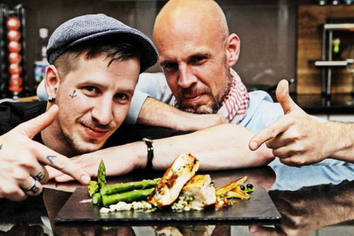 Joel Kraaz in the kitchen with Constantin Fischer