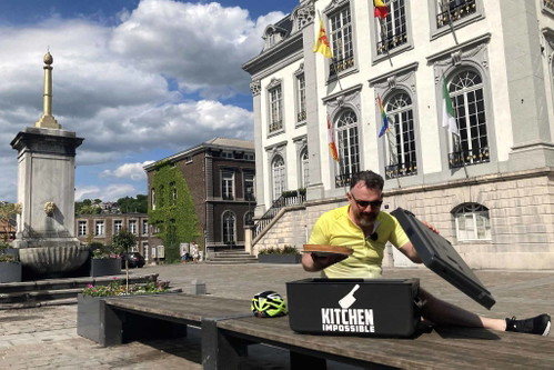 »Es riecht nach Reis«, merkt René Frank, bevor er sieht, was sich in der Box befindet.