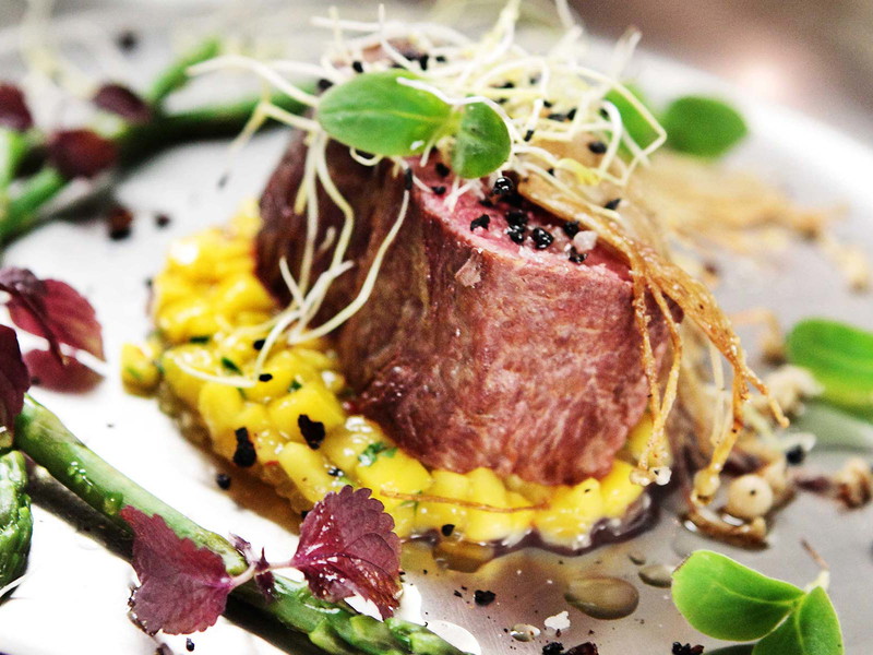 Entrecôte with Mango and Asparagus