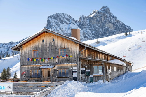 Die Hochalphütte mit nepalesischem Wirt.