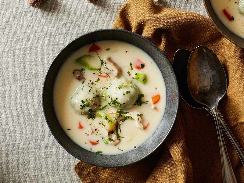 Chicken soup with bread dumplings