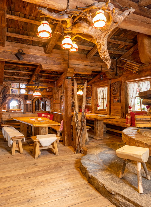 Gastfreundlichkeit in der urigen »Rübezahl-Alm« genießen.