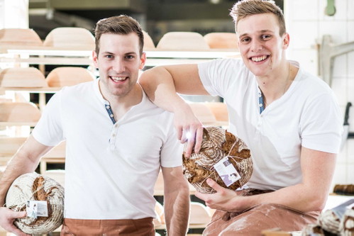 In der Dampfbäckerei Öfferl in Gaubitsch im Weinviertel wird alles von Hand gebacken...