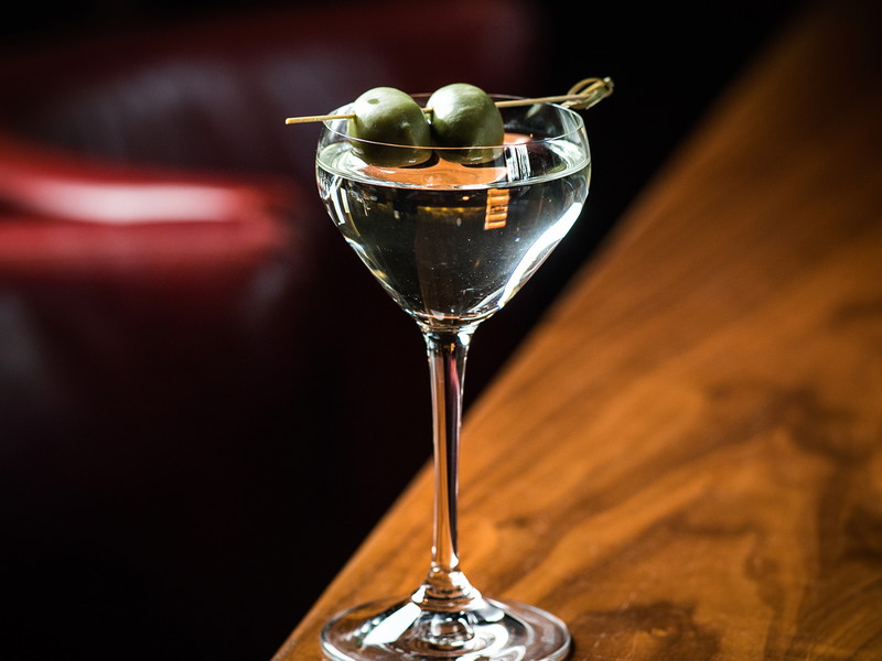 James Bond Cocktails: The Dry Martini