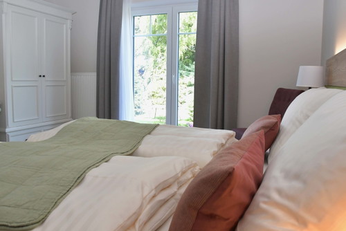 Ein Zimmerbeispiel im angrenzenden Hotel.