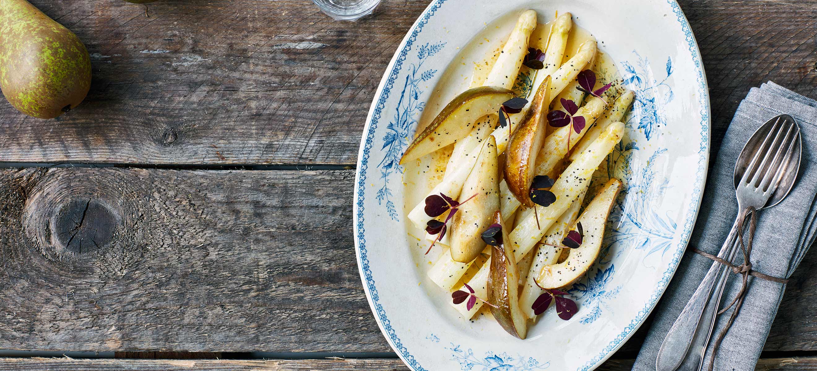 White Asparagus with Pear and Wood Sorrel - Recipes - Falstaff