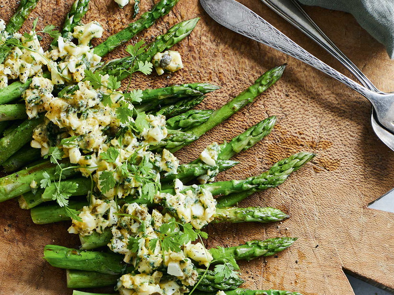 Green Asparagus with Sauce Gribiche