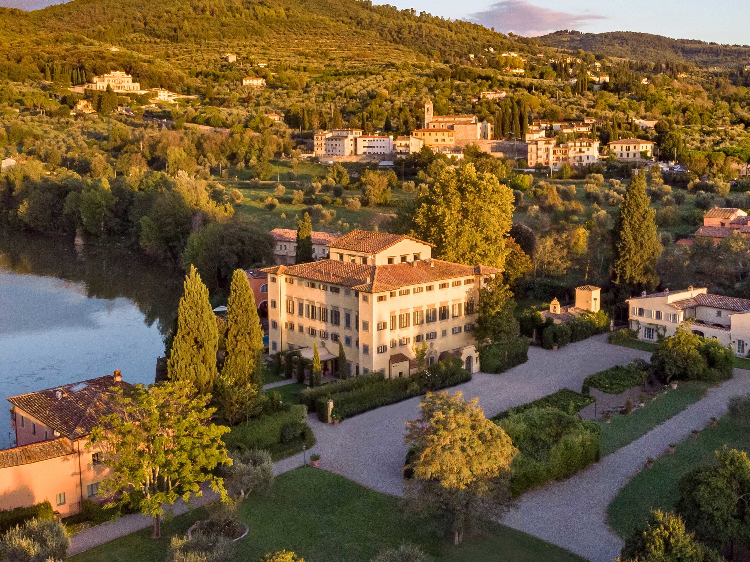 Die »Villa la Massa« liegt eingebettet von den Hügeln des Chianti direkt am Arno.