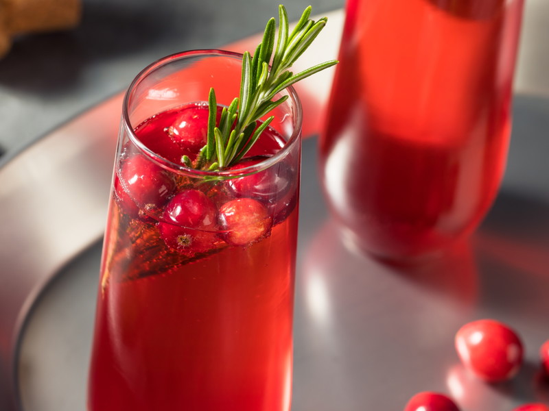 This beautiful red cocktail is a great Christmas aperitif.