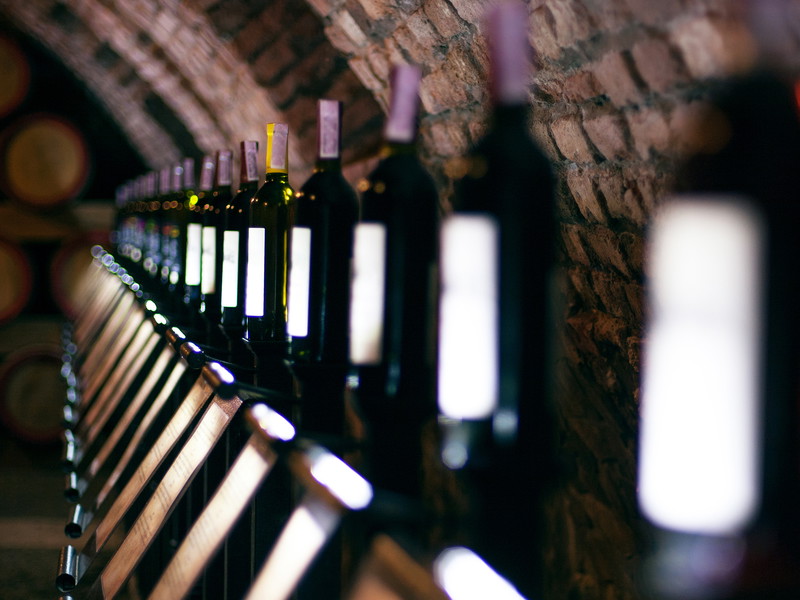 Wine had a better performance than the FTSE 100 and gold. 
