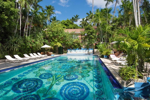 ... bis zum Hotel «Graycliff» mit seinem handbemalten Pool.