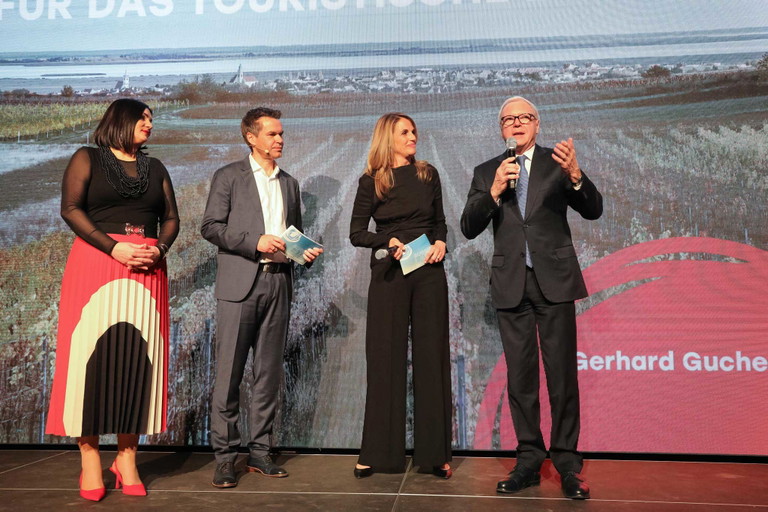 v.l.n.r.: Landeshauptmann-Stellvertreterin Astrid Eisenkopf, Burgenland Tourismus-Geschäftsführer Didi Tunkel, Moderatorin Elisabeth Gamauf-Leitner und KR Gerhard Gucher, Direktor der VAMED Vitality World