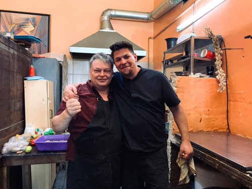 Edgardo DAngelo (l.) und Tim Mälzer in Argentinien.