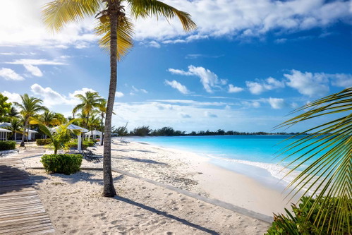 Palmen, Sandstrand, türkisblaues Wasser – und dazu die Bahamas-Spezialität schlechthin...