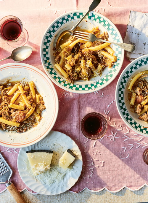 Pasta mit Schmorfleisch aus Neapel.