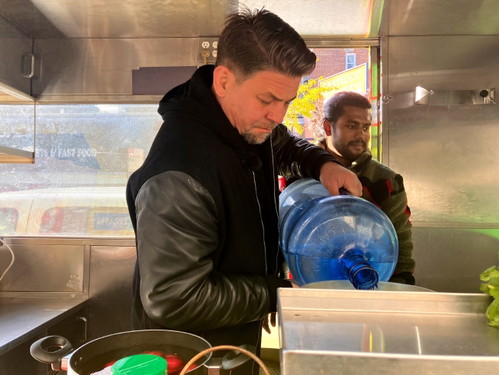Tim Mälzer (l.) und Naeem Khandaker in New York City.