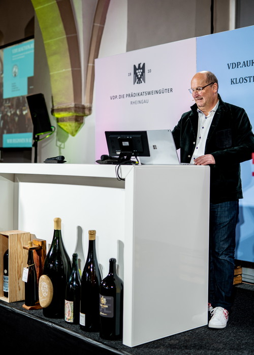 Auktionator Ulrich Allendorf.