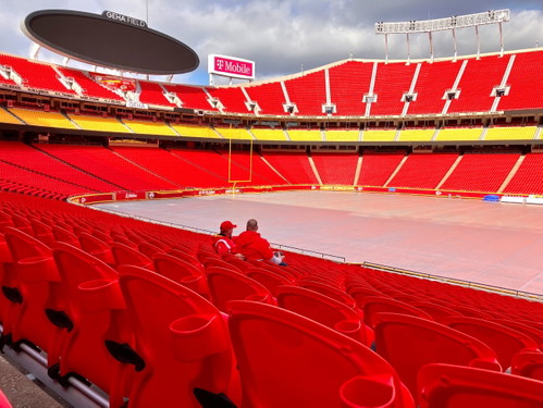 Tim Mälzer (l.) und Mitchell Schwartz im Arrowhead Stadium der Kansas City Chiefs.