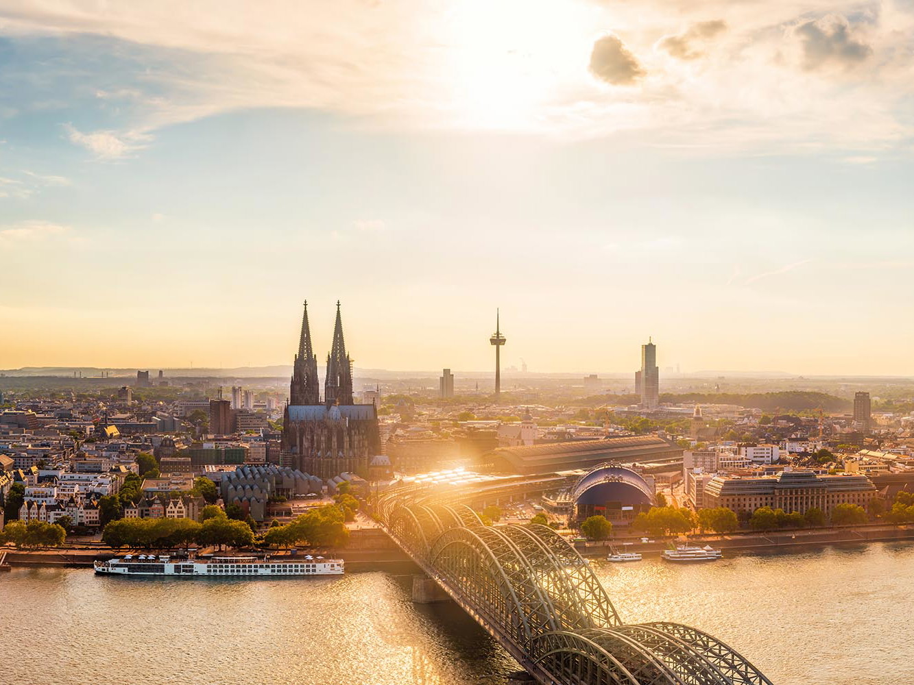 Für Gourmets bietet Köln viele traditionelle Gerichte, die probiert werden sollten.