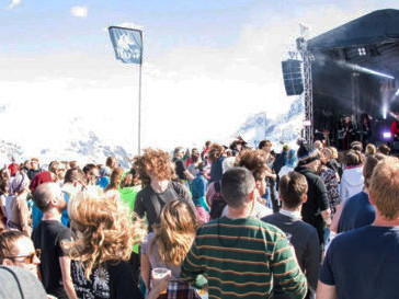 Am Arlberg in der Sonne tanzen.