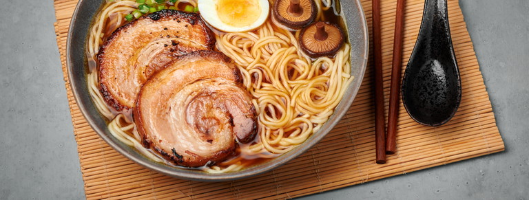 Beliebte Ramen mit Schwein.