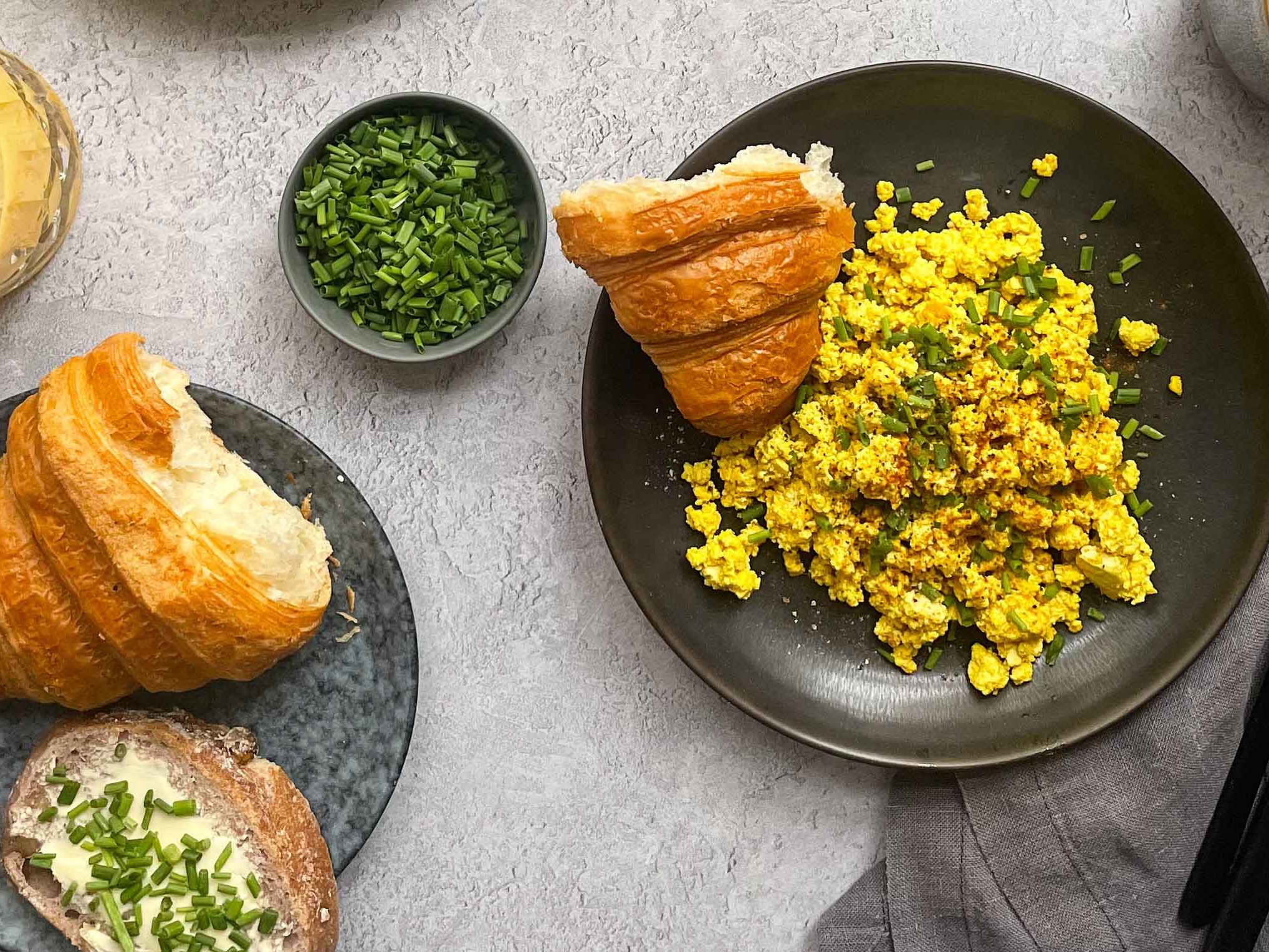 Sieht aus wie Ei, schmeckt wie Ei, ist aber Scrambled Tofu.