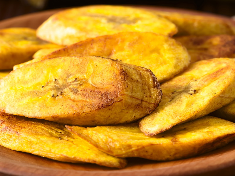Frittierte Kochbananen sind in vielen Varianten in unterschiedlichen Kulturen Afrikas zu finden.