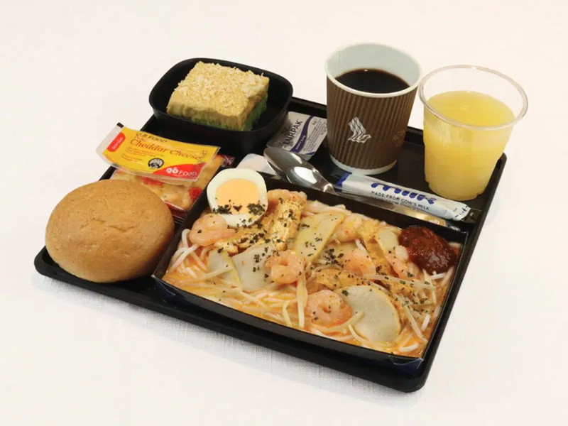 Paper-based serviceware by Singapore Airlines