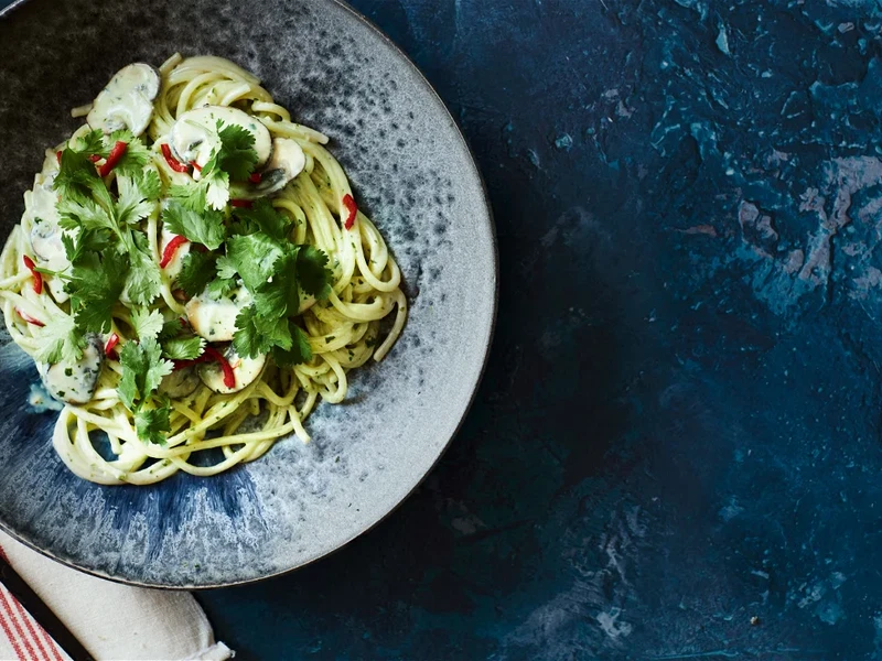 Vegane Spaghetti-Variation mit grünem Curry.
