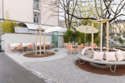 Der Aussenbereich der Pool Bar.