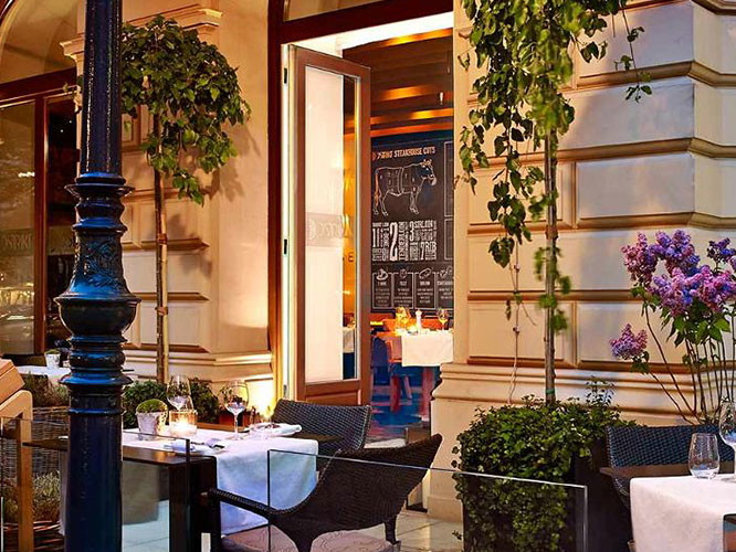 Das »Dstrikt Steakhouse« im »The Ritz Carlton, Vienna«.