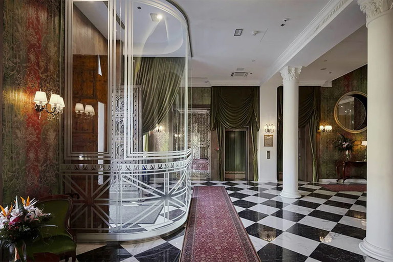 Mystery Hotel, Budapest