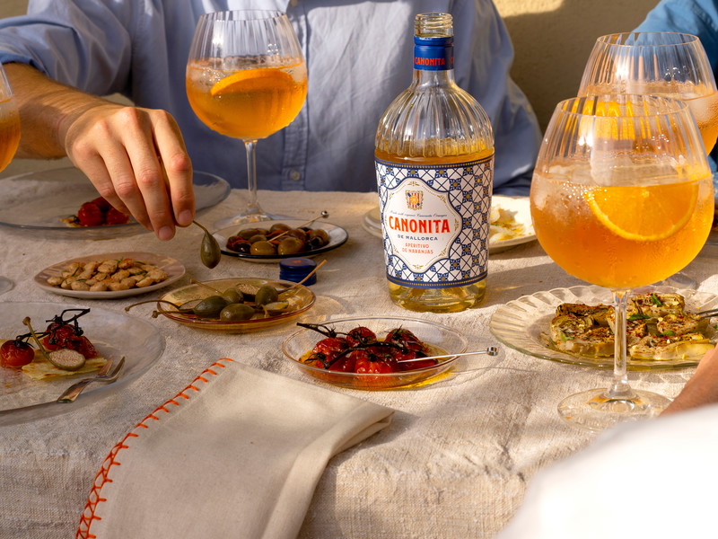 Der Grundalkohol stammt aus entaromatisiertem Wein.