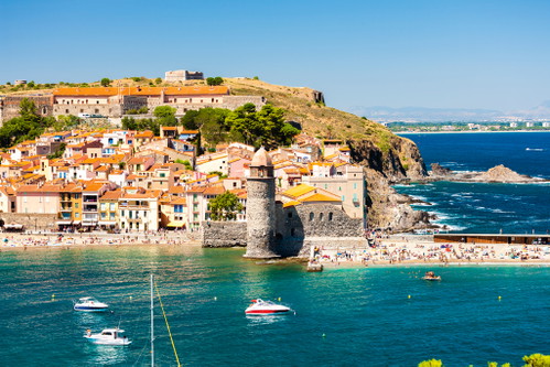 Einen Ausflug wert: die Region Roussillon bei Perpignan. Im Bild der Küstenort Collioure. 