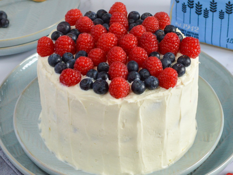A cake for a coronation