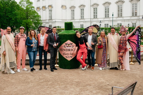 Das Team um Markenbotschafterin Katharina Schwaller (5. v.r.) präsentierte die neue Edition.