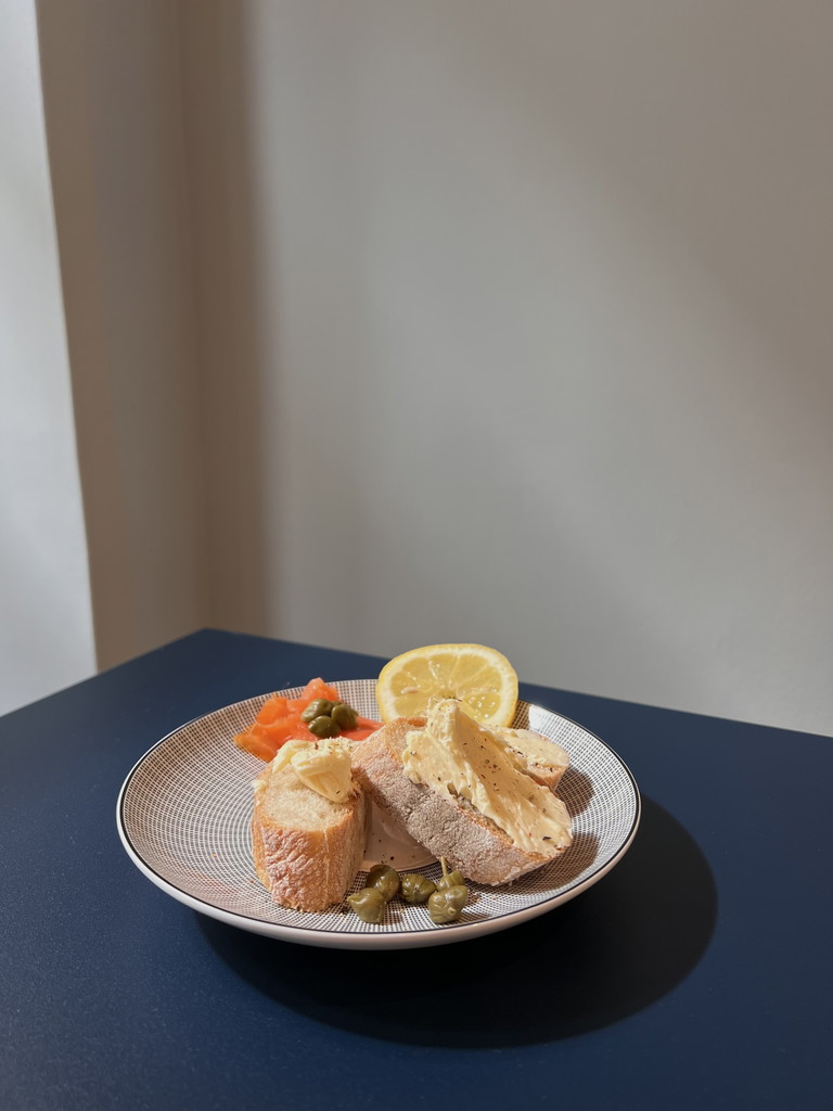Die Falstaff-Redaktion hat den Selbstversuch gewagt und die Vodka-Butter für gut befunden.