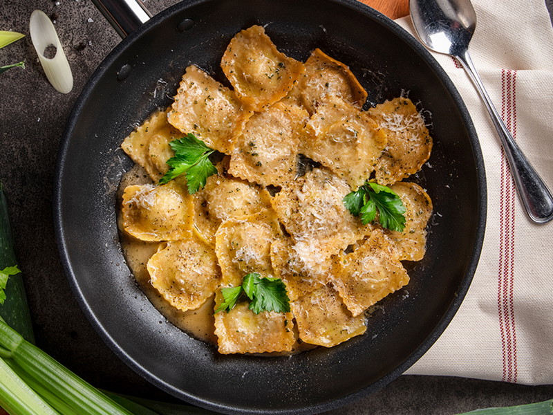 Ravioli di carne al burro e salvia