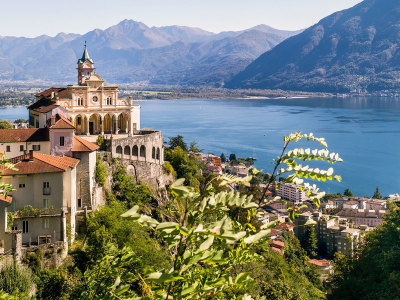Der Wallfahrtsort Madonna del Sasso bietet einen märchenhaften Blick über den Lago Maggiore.