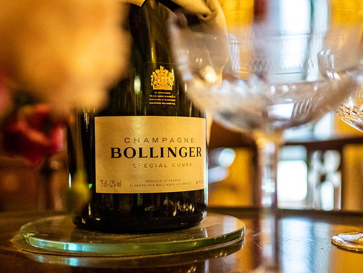 Bollinger festigt seine Position als einer der führenden Akteure in der Weinbranche.