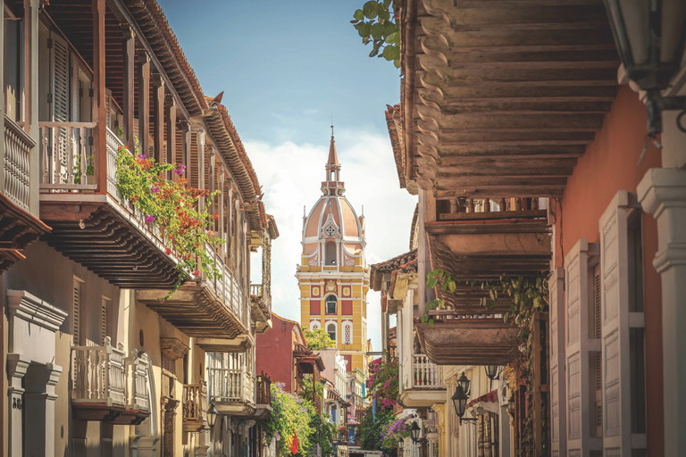 Cartagena: Die Stadt ist ein architektonisches Juwel mit bunten Häusern im Kolonialstil.