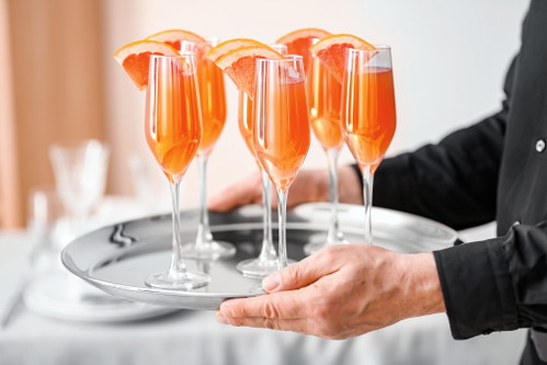 Fast zwei Stunden Bellini ohne Grenzen: Das gibt’s beim sogenannten »bottomless brunch«, bei dem sich Locals am Wochenende treffen. 