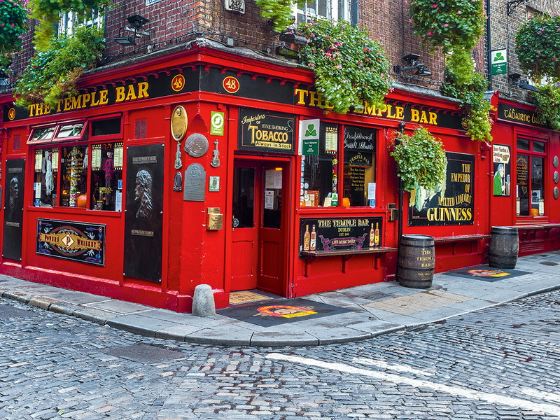 »The Temple Bar« gehört zu den bekanntesten Pubs in der irischen Hauptstadt. Es ist nach dem gleichnamigen Stadtteil südlich der Liffey benannt und besteht seit 1840.