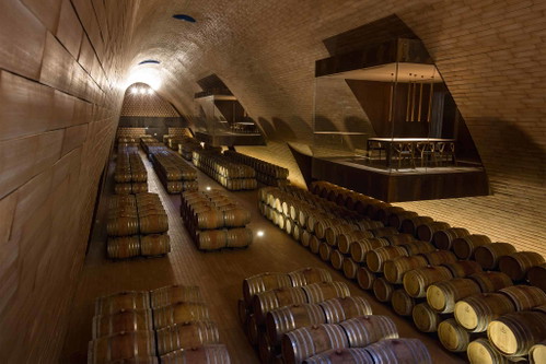 Atemberaubend: Fasskeller in der spektakulären Kellerei Antinori nel Chianti Classico rund 40 Autominuten südlich von Florenz.