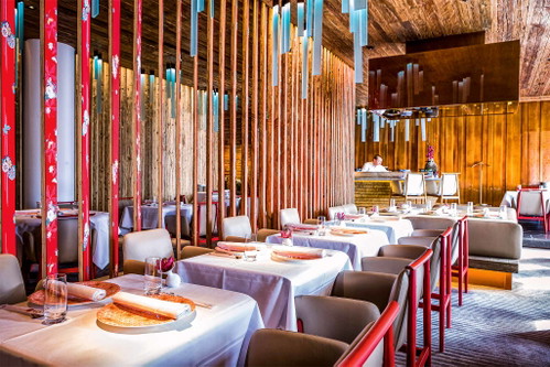 Das «Megu» im «The Alpina Gstaad» gehört zu den besten japanischen Restaurants im Alpenraum, inklusive atemberaubender Whisky-Auswahl.