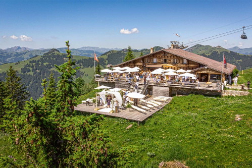 Auch im Sommer eine Augenweide: Das Restaurant «Wasserngrat» liegt im Winter an der Skipiste. Die Küche ist zu jeder Jahreszeit top.  
