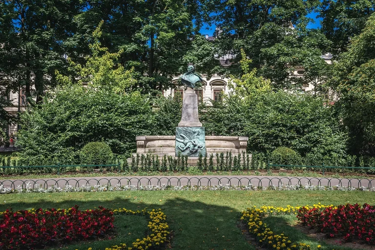 Büste des Malers Artur Grottger im Planty Park in Krakau.