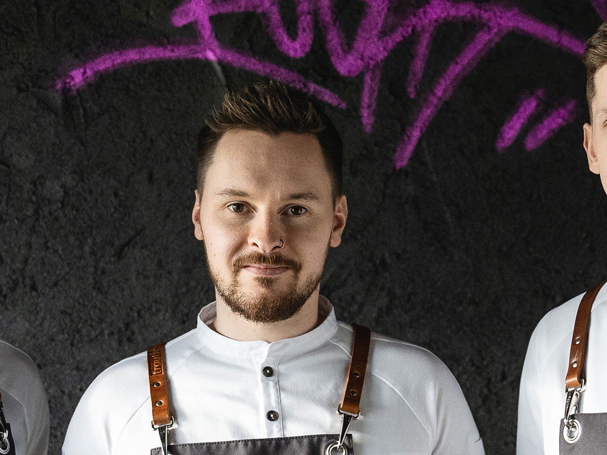 (V.l.n.r.) Jakub Maciag, Küchenchef Moritz Techet und Christoph Deierl.